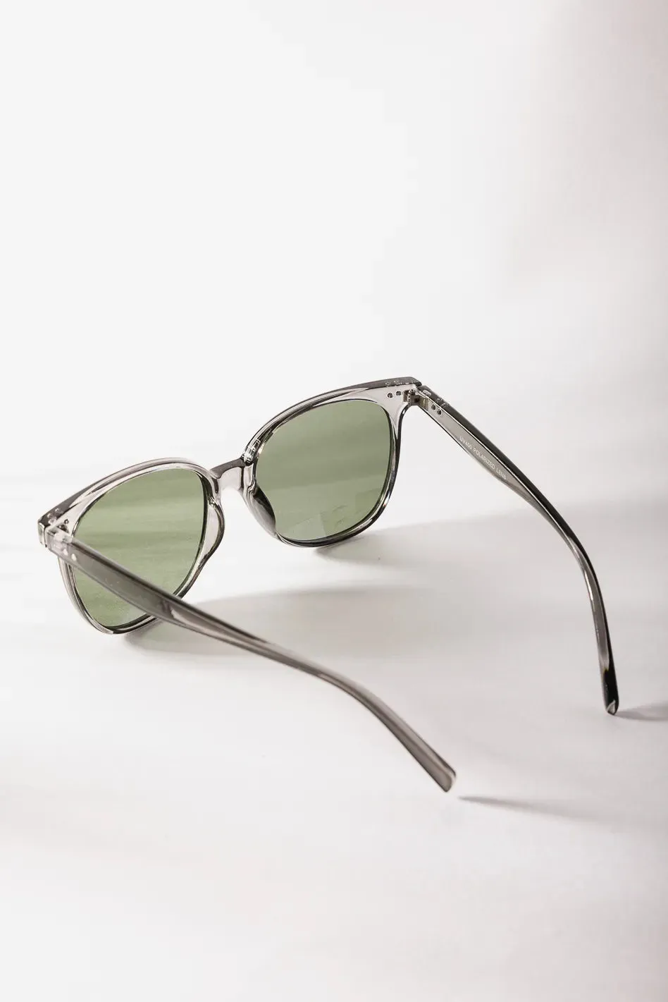 Deon Sunglasses in Grey